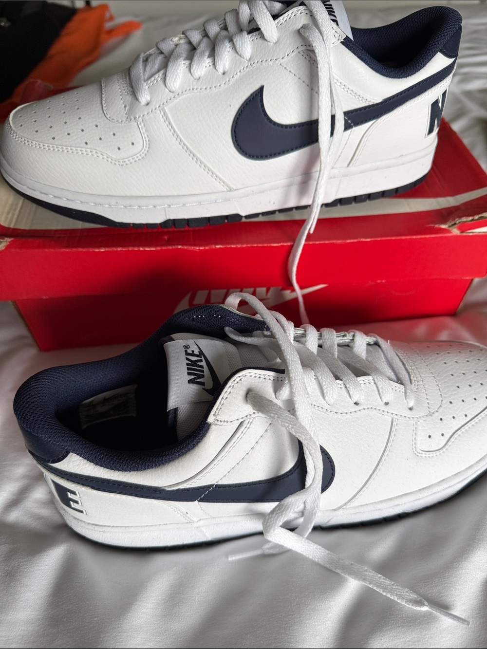 Nike Men's White & Navy Low-Top Sneakers